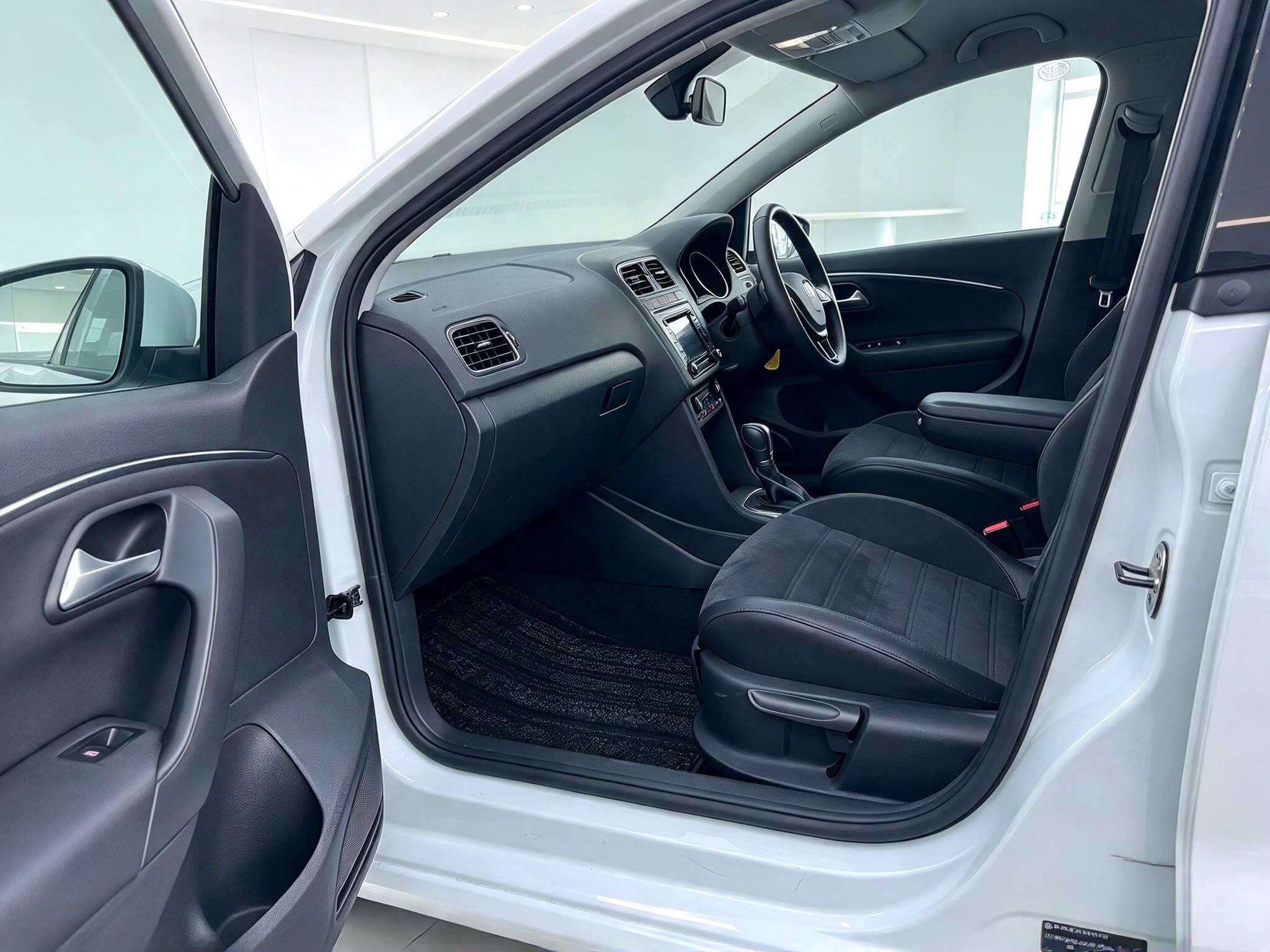 Volkswagen Polo - 1.2 TSI BlueMotion Tech SE Design DSG Euro 6 (s/s) 3dr - Hatchback (2013 - 2017) Image